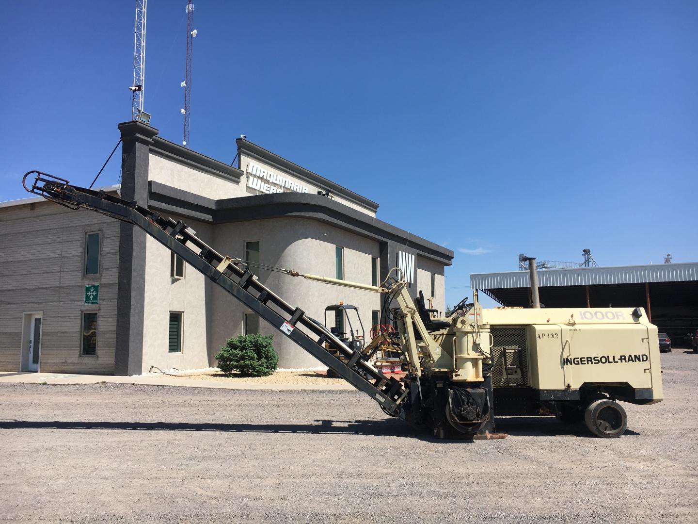 ./imagenes/INVOICE/2019/16678/RECUPERADORA DE ASFALTO INGERSOLL RAND PC1000R (2).JPG